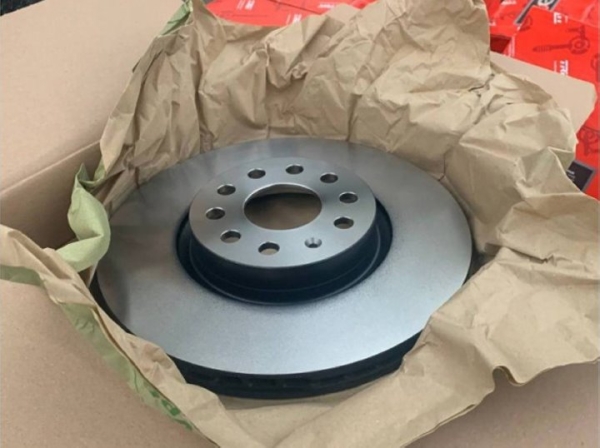 Партию тормозных дисков, автомасел и технических жидкостей задержали на границе в Козловичах Партию тормозных дисков, автомасел и технических жидкостей задержали на границе в Козловичах