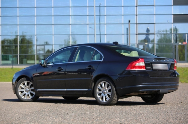 Белорус купил 13-летний Volvo из Европы: «Машина привезена перегонщиком, а растаможена через льготников» Белорус купил 13-летний Volvo из Европы: «Машина привезена перегонщиком, а растаможена через льготников»