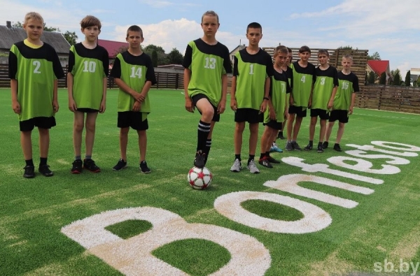 В Ганцевичах открыли футбольную площадку, построенную при содействии АБФФ и Туровского молочного комбината