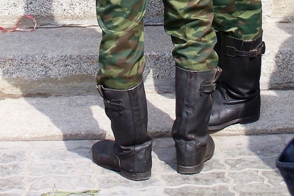 Молодой отец из Волковыска получил повестку из военкомата, но туда не пришел. Дошло до суда